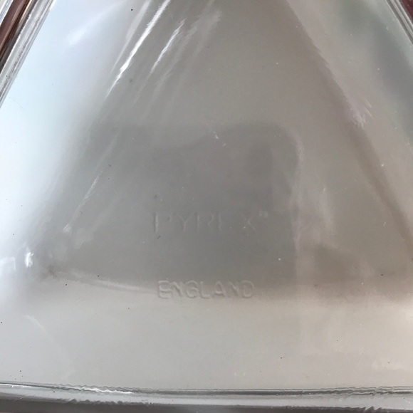 Pyrex triangle refrig dish - Picture 6 of 6